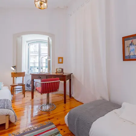 아파트 Spacious, Bright And Sunny Apartment, By Timecooler 리스본