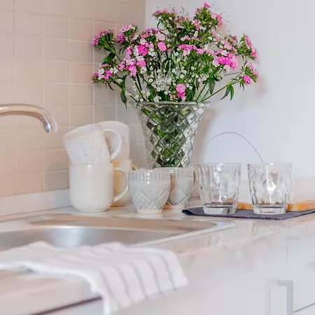 Spacious, Bright And Sunny Apartment, By Timecooler Lizbona