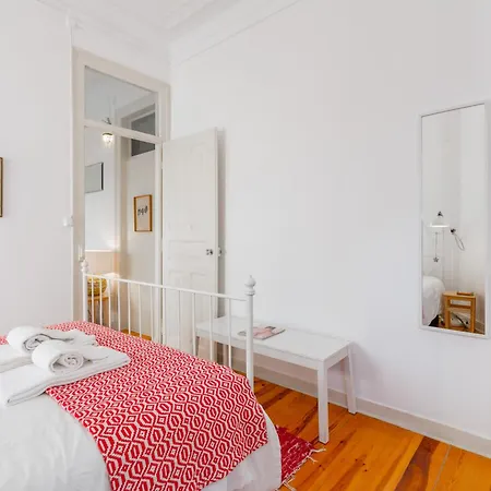 Spacious, Bright And Sunny Apartment, By Timecooler 리스본