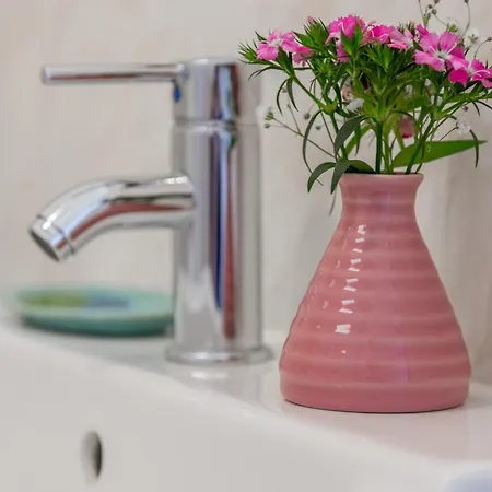 아파트 Spacious, Bright And Sunny Apartment, By Timecooler