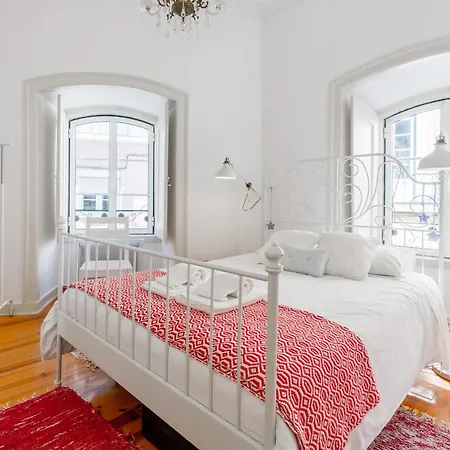 아파트 Spacious, Bright And Sunny Apartment, By Timecooler 리스본