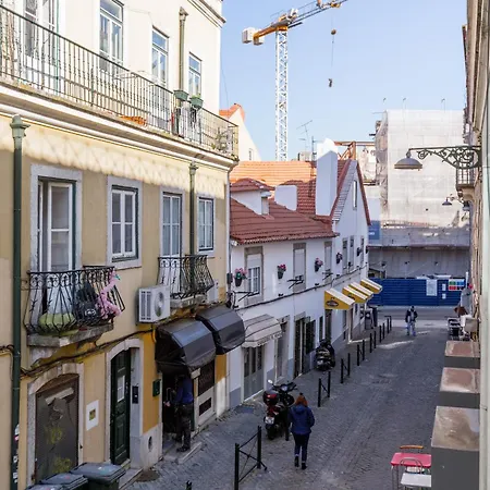 아파트 Spacious, Bright And Sunny Apartment, By Timecooler *