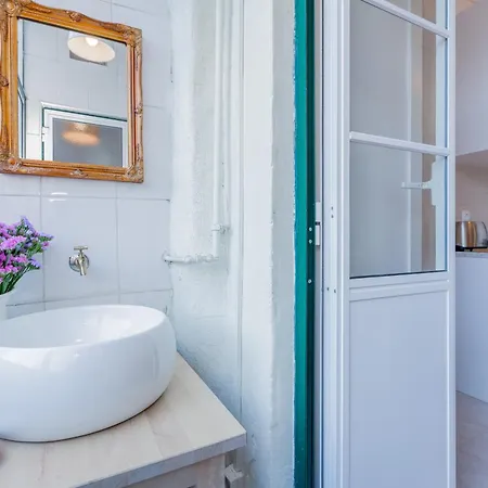 아파트 Spacious, Bright And Sunny Apartment, By Timecooler 리스본