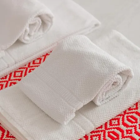 Spacious, Bright And Sunny Apartment, By Timecooler 리스본