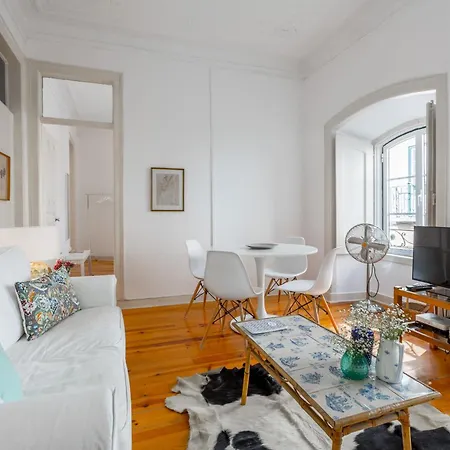 Spacious, Bright And Sunny Apartment, By Timecooler Lisbon