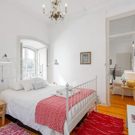 Spacious, Bright And Sunny Apartment, By Timecooler 리스본