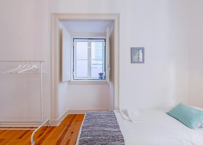 شقة Spacious, Bright And Sunny Apartment, By Timecooler