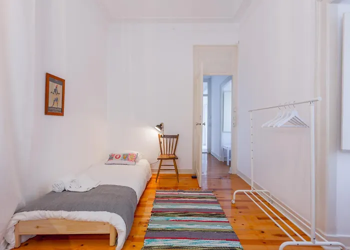 شقة Spacious, Bright And Sunny Apartment, By Timecooler