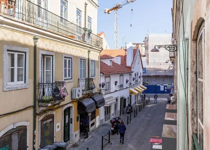 شقة Spacious, Bright And Sunny Apartment, By Timecooler *