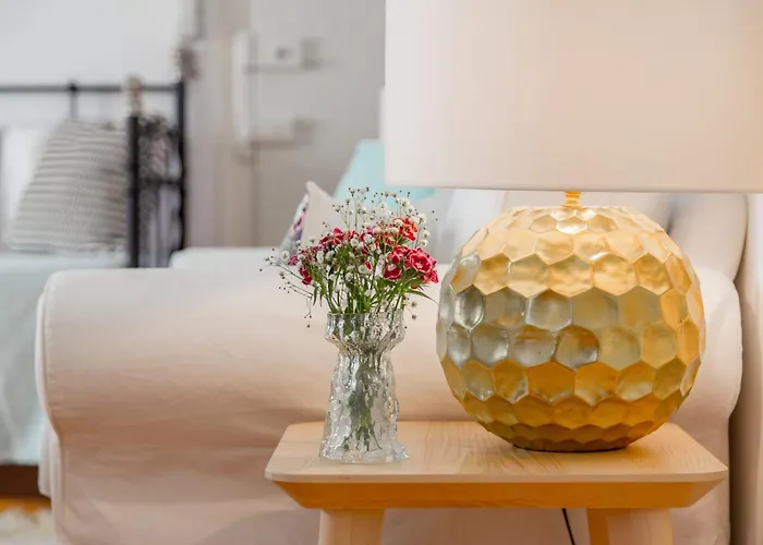 شقة Spacious, Bright And Sunny Apartment, By Timecooler