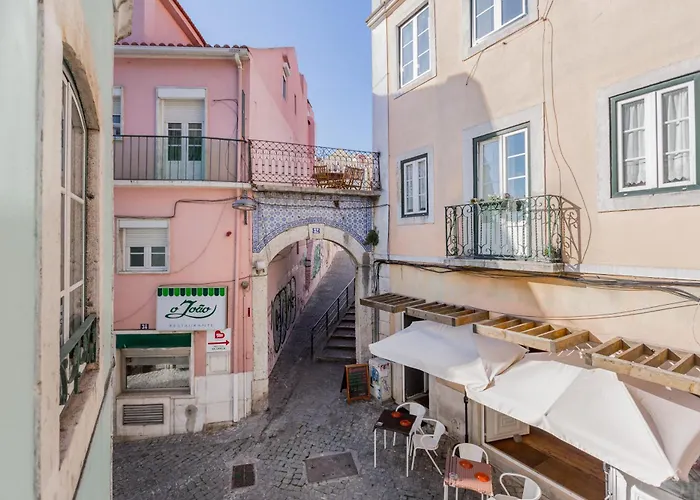 Spacious, Bright And Sunny Apartment, By Timecooler Lisboa