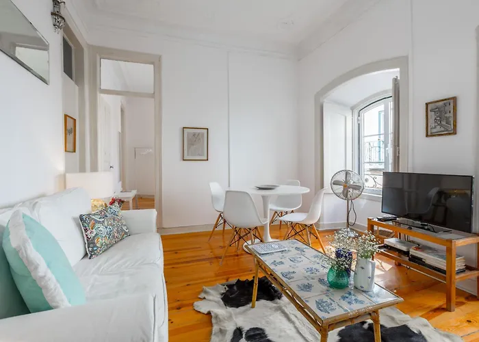 Spacious, Bright And Sunny Apartment, By Timecooler Lisboa