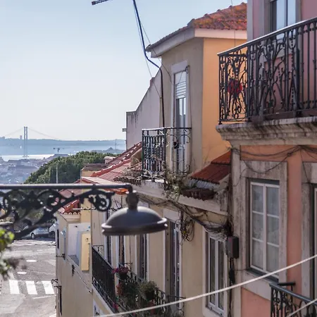 Daire Spacious, Bright And Sunny Apartment, By Timecooler Lisboa