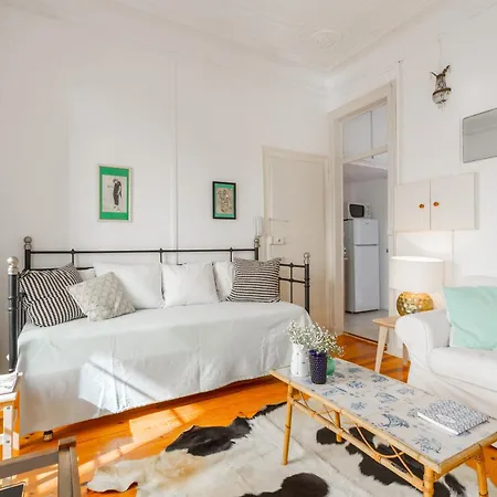 Spacious, Bright And Sunny Apartment, By Timecooler Lisboa